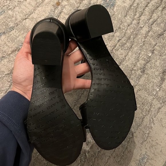 Tahari Adam Ankle Strap Peep Toe Black Leather Size 6.5 - Picture 3 of 10